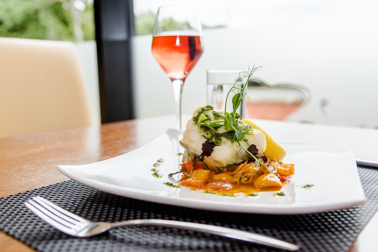 Complete vape starter kit with device, pods and charging cable in retail box